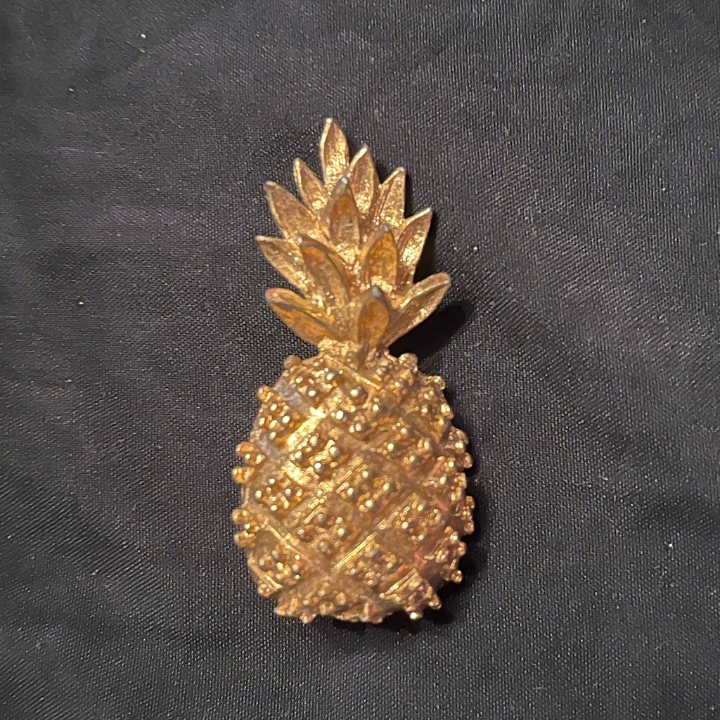 Vintage Gold Tone Textured Pineapple Brooch Vintage Gold Tone Textured Pineapple Brooch